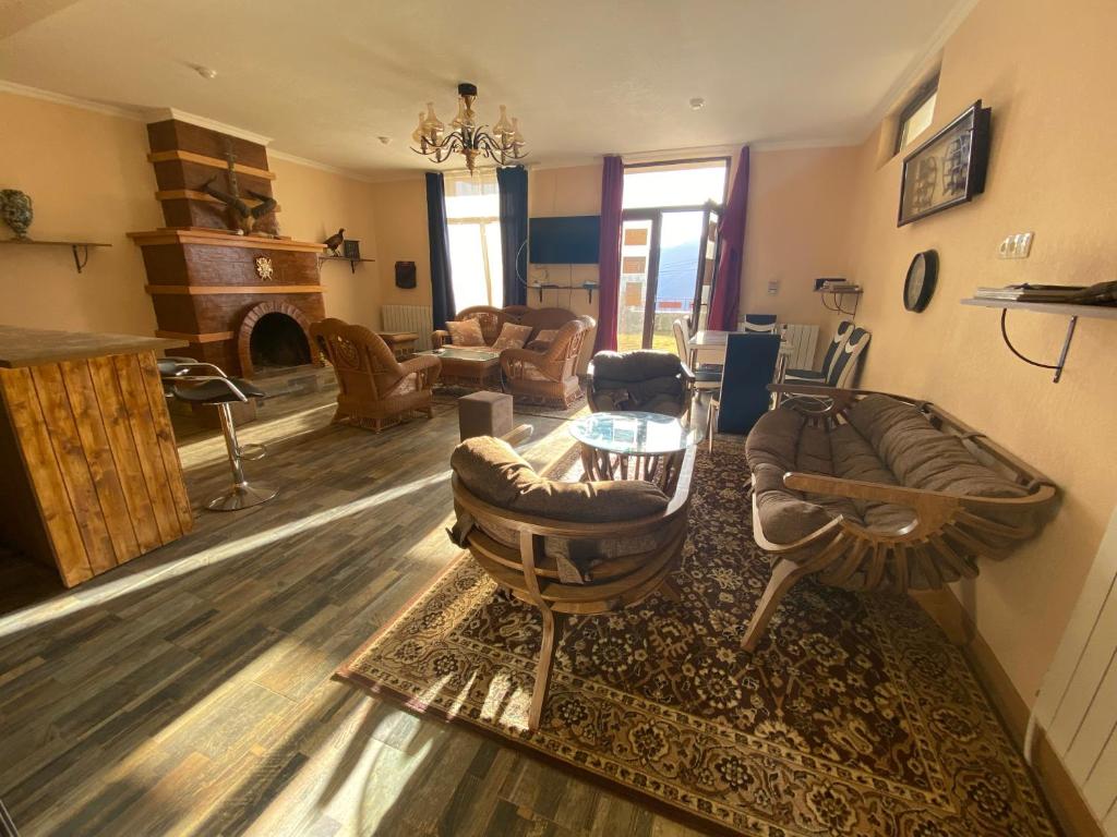 Nanos Goodaura room 6